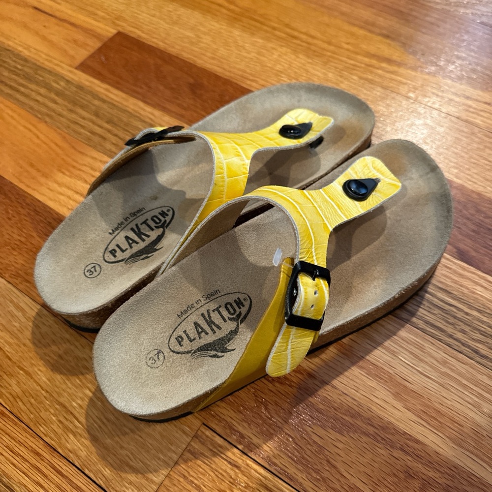 Yellow Plankton Leather/Cork Sandals Size 37 Made In Spain
U.S Size 6.5
Like new